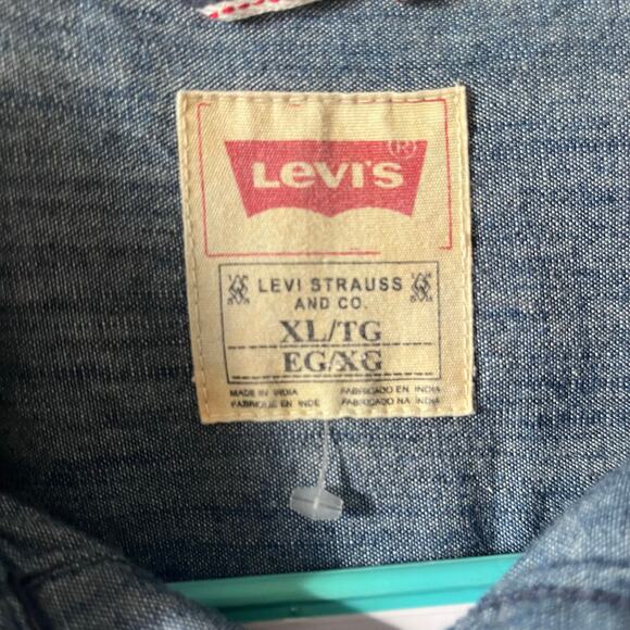 Levi’s Chambray Denim Ole Miss Rebel Upcycle Button Up Shirt XL Unisex Women’s - Picture 7 of 7